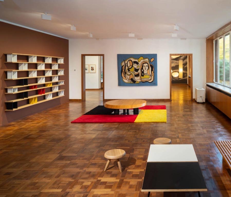 Decorating a Large Living Room Wall What Most Homes Get Wrong